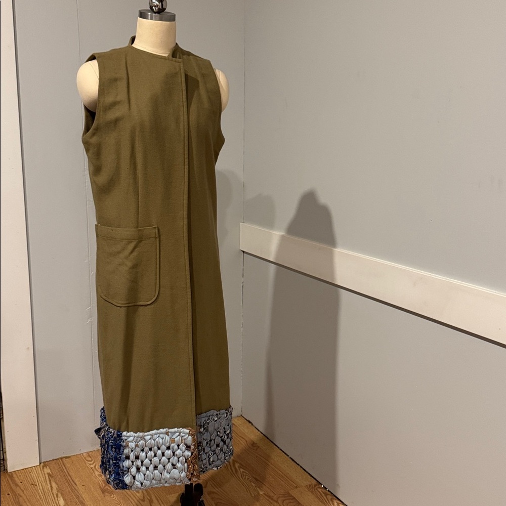Chic Olive Green Sleeveless Dress with Blue Hem